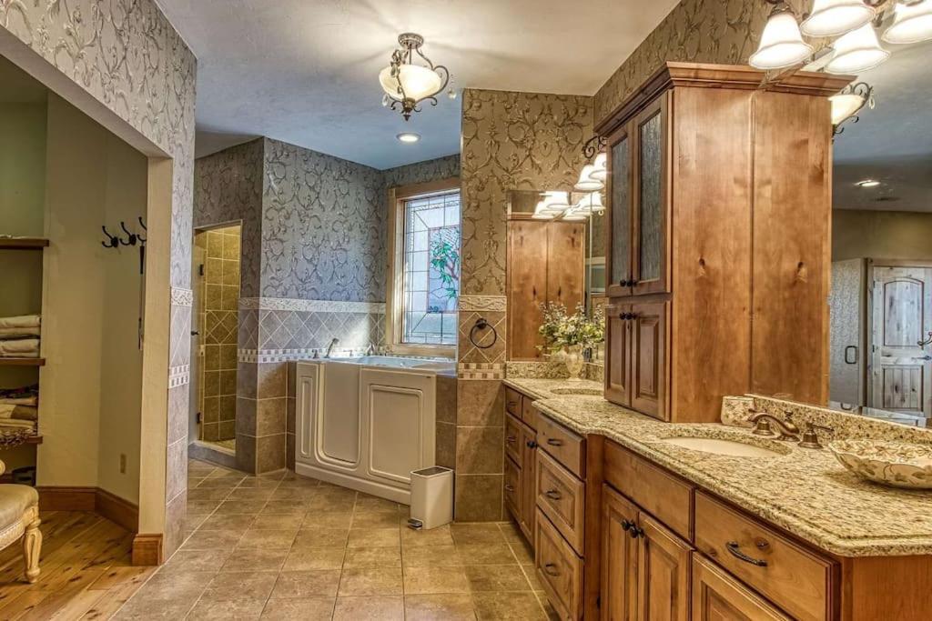 Villa Mountain Bliss: Estate W/ Views~Firepit~Hot Tub~Gburg 5Min~3 Pools Gatlinburg Exterior foto