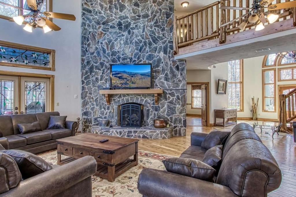 Villa Mountain Bliss: Estate W/ Views~Firepit~Hot Tub~Gburg 5Min~3 Pools Gatlinburg Exterior foto