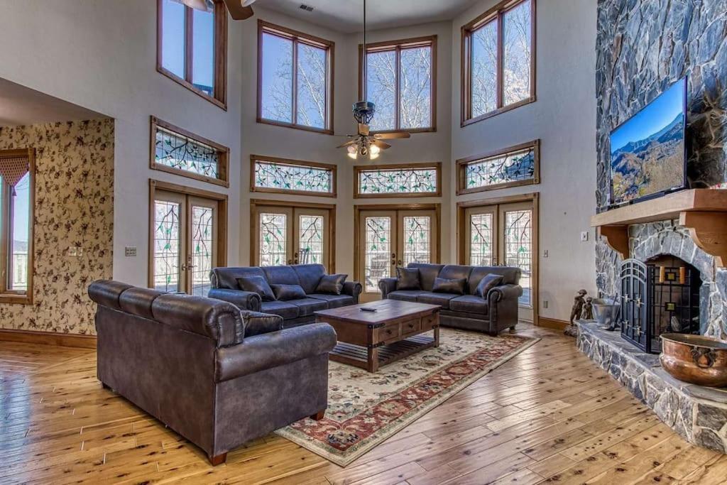Villa Mountain Bliss: Estate W/ Views~Firepit~Hot Tub~Gburg 5Min~3 Pools Gatlinburg Exterior foto